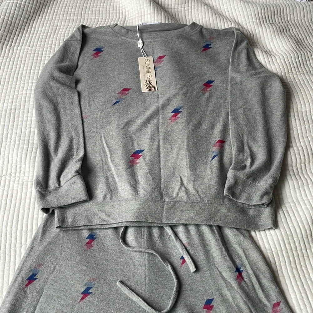 BNWT Beach Bunny Summerhaus Sweatshirt - Picture 5 of 5
